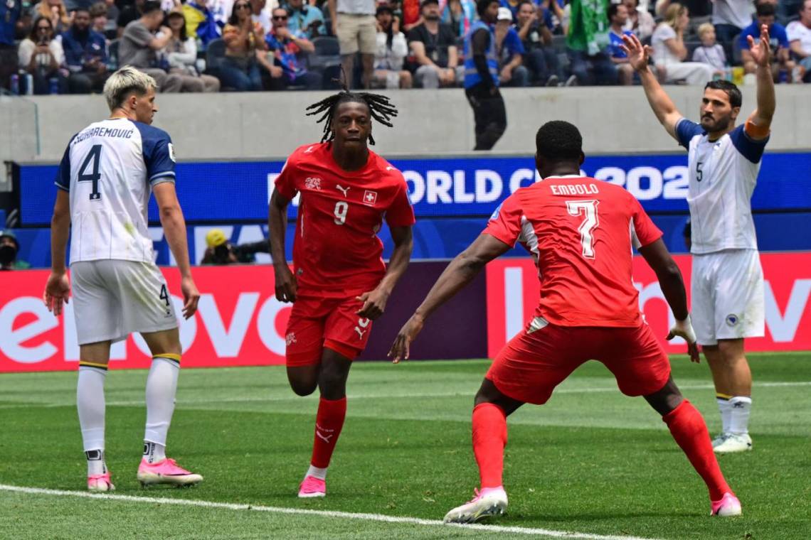 Suiza goleó a Bosnia y puso un pie en los 16avos. de final del Mundial.