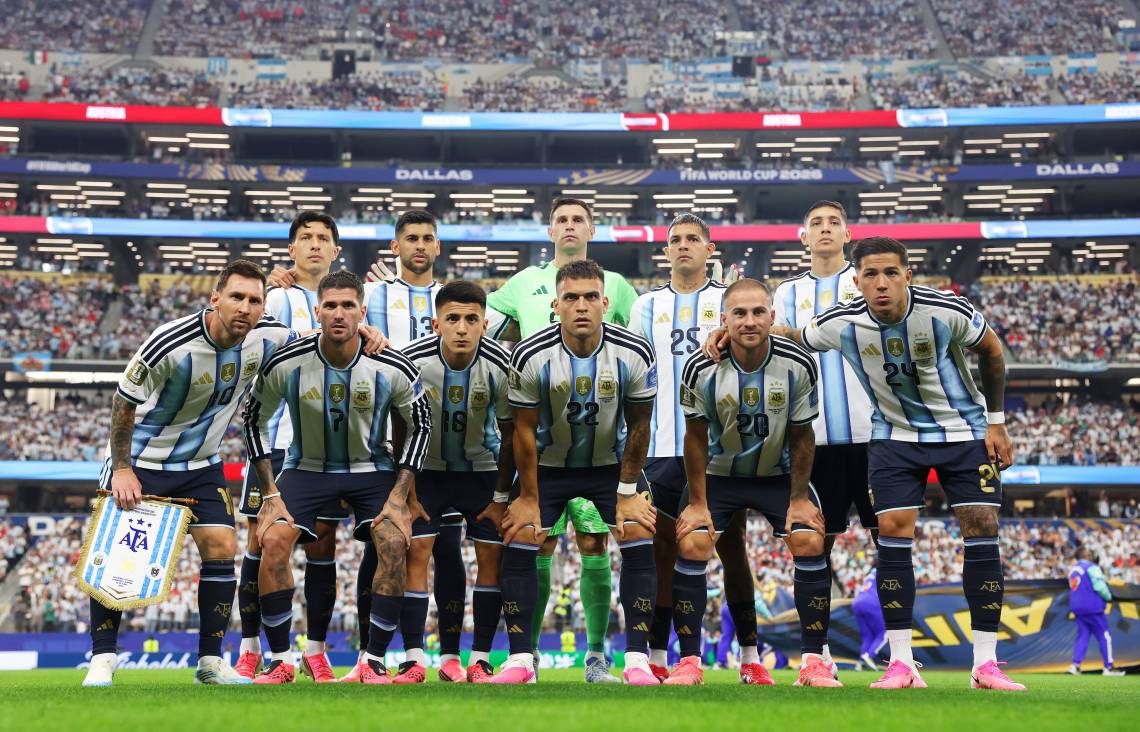 Argentina se aseguró el primer puesto de su grupo.