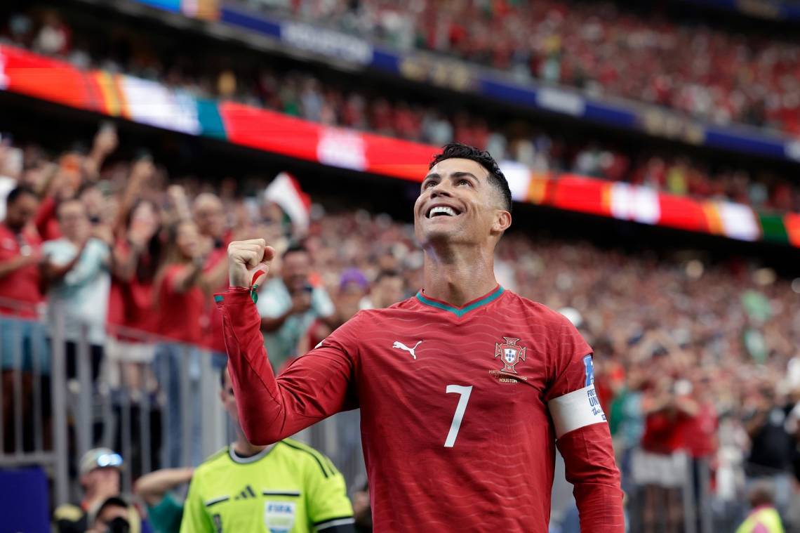 Cristiano Ronaldo marcó dos goles y logró convertir en seis mundiales diferentes.