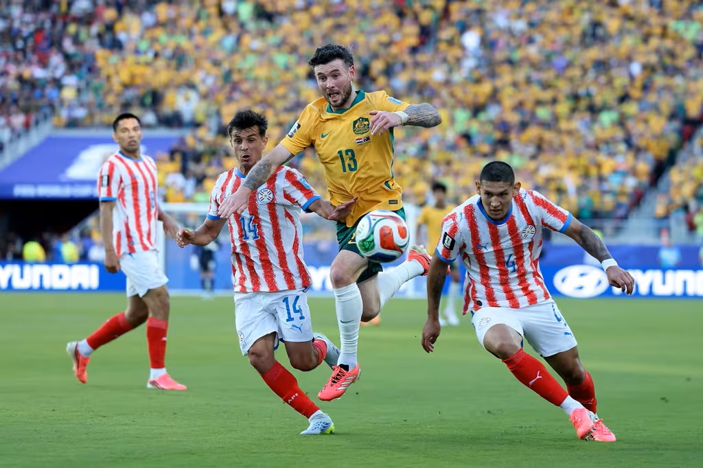 Paraguay quedó a un paso de los 16avos de final tras empatar con Australia.