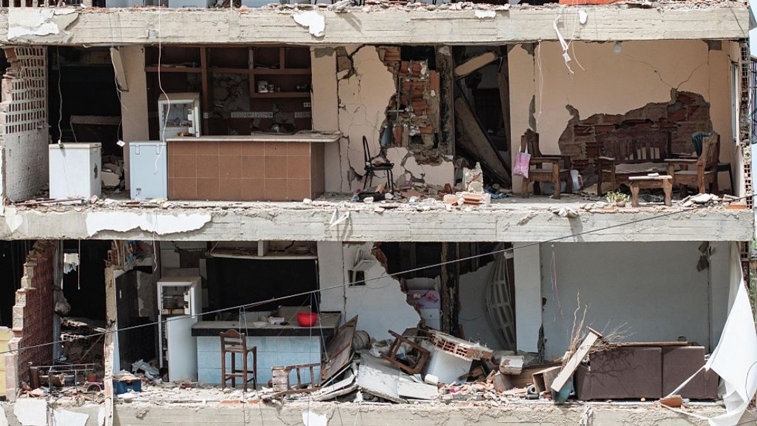 Una vista de la destrucción en los barrios de Caraballeda y Caribe de la ciudad costera de La Guaira. (Crédito: Cem Tekkesinoglu/Anadolu vía Getty Images)