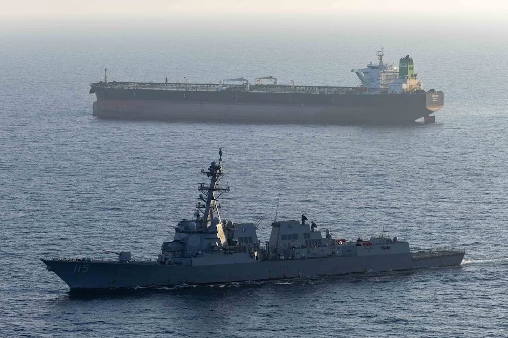 Washington atribuye a la República Islámica ataques contra barcos en el estrecho de Ormuz.