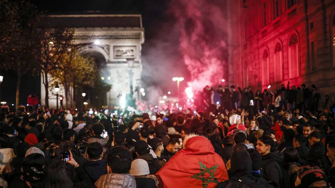 En París se desplegó un intenso operativo de seguridad, pero de todas maneras se registraron incidentes tras el encuentro entre Francia y Marruecos.