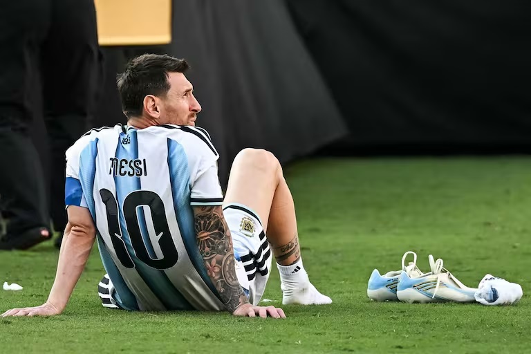 Messi rompió el silencio tras la final y dejó un mensaje que emociona al país. (Crédito: PAUL ELLIS - AFP)