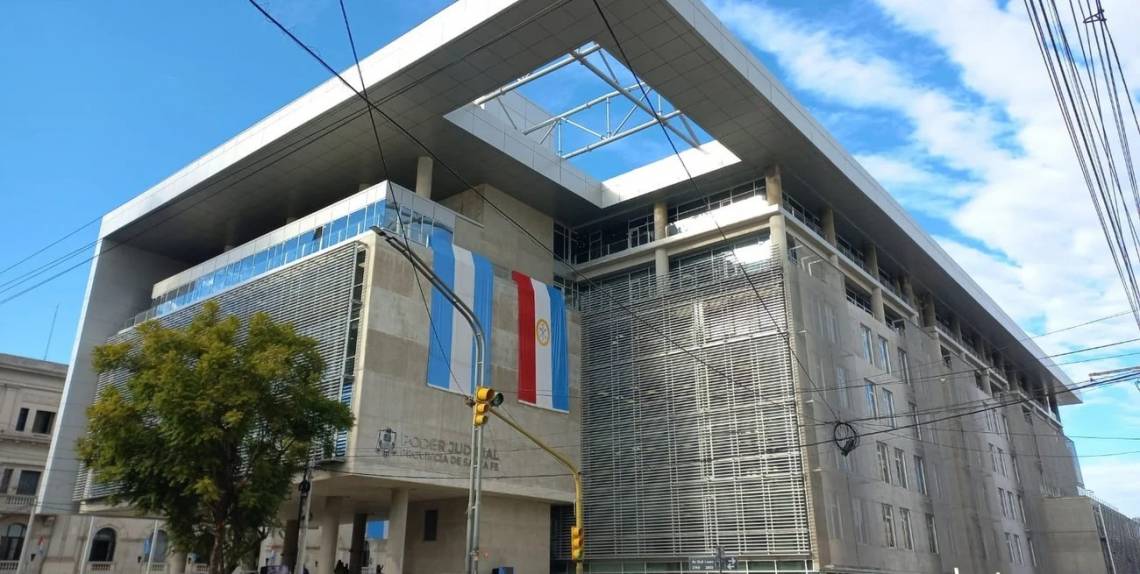 Dictaron la prisión preventiva para un hombre acusado de atacar y amenazar a su pareja con un machete