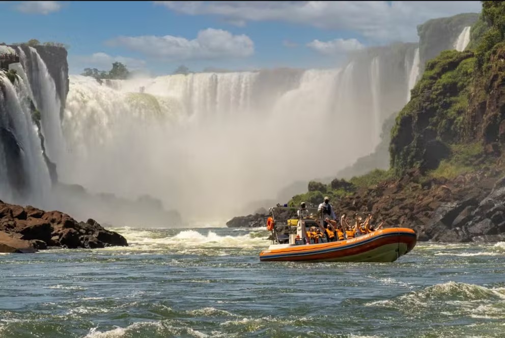 Murió un turista neerlandés tras el vuelco de un bote en las Cataratas del Iguazú