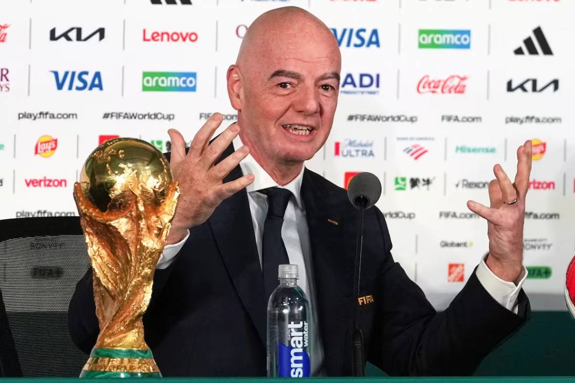 Tras el rechazo de las confederaciones, Infantino retiró el proyecto de privatización de los Mundiales.