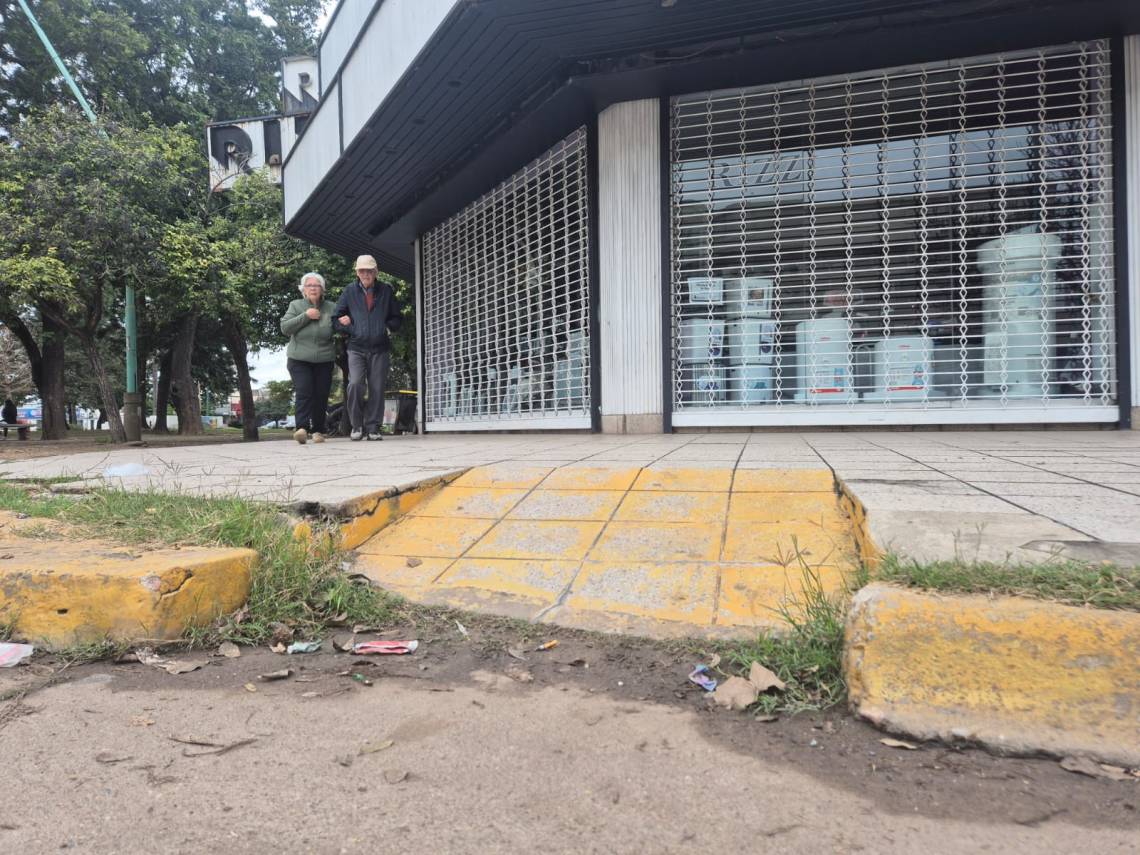 El Concejo aprobó una ordenanza para que funcionarios y concejales vivan en primera persona los obstáculos de la accesibilidad