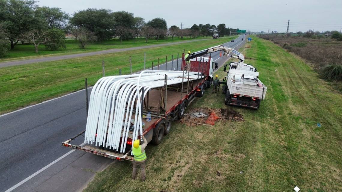 Los trabajos de iluminación de la Autopista, entre Santo Tomé y Sauce Viejo, alcanzaron un 65% de avance