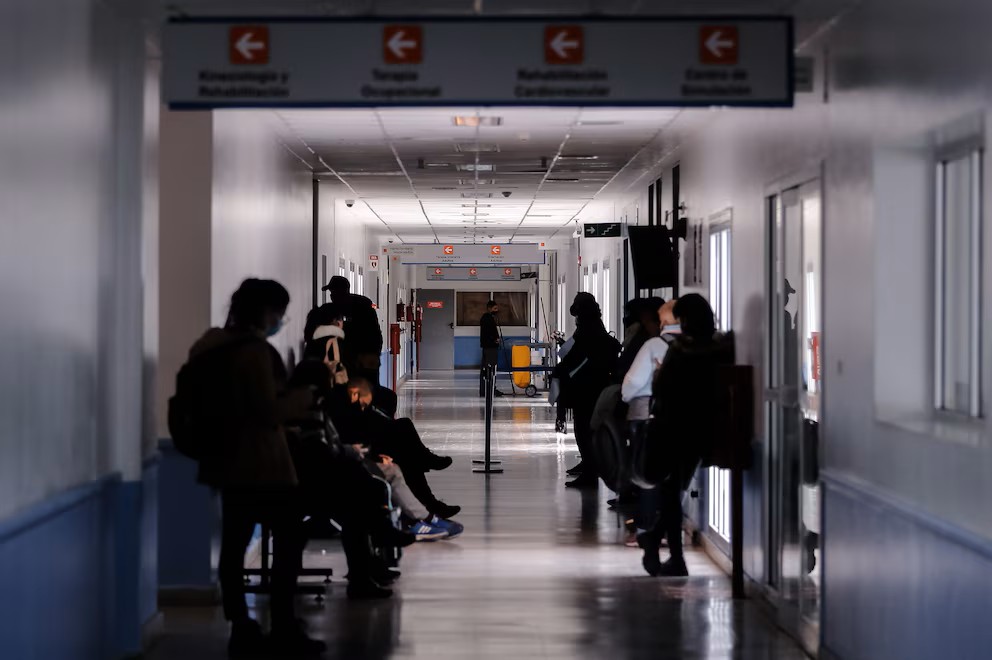 El Gobierno reglamentó el cobro de atención médica a extranjeros no residentes
