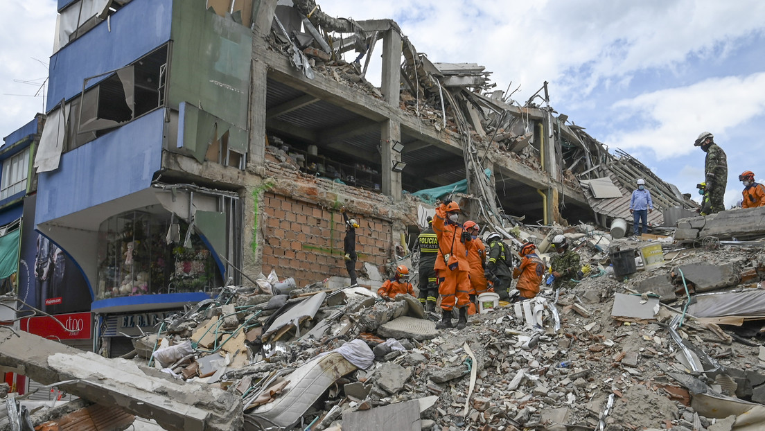 Las operaciones de búsqueda y rescate continúan en varios puntos de Pereira, Colombia, el 14 de agosto de 2026. (Crédito: Alexis Munera / Gettyimages.ru)