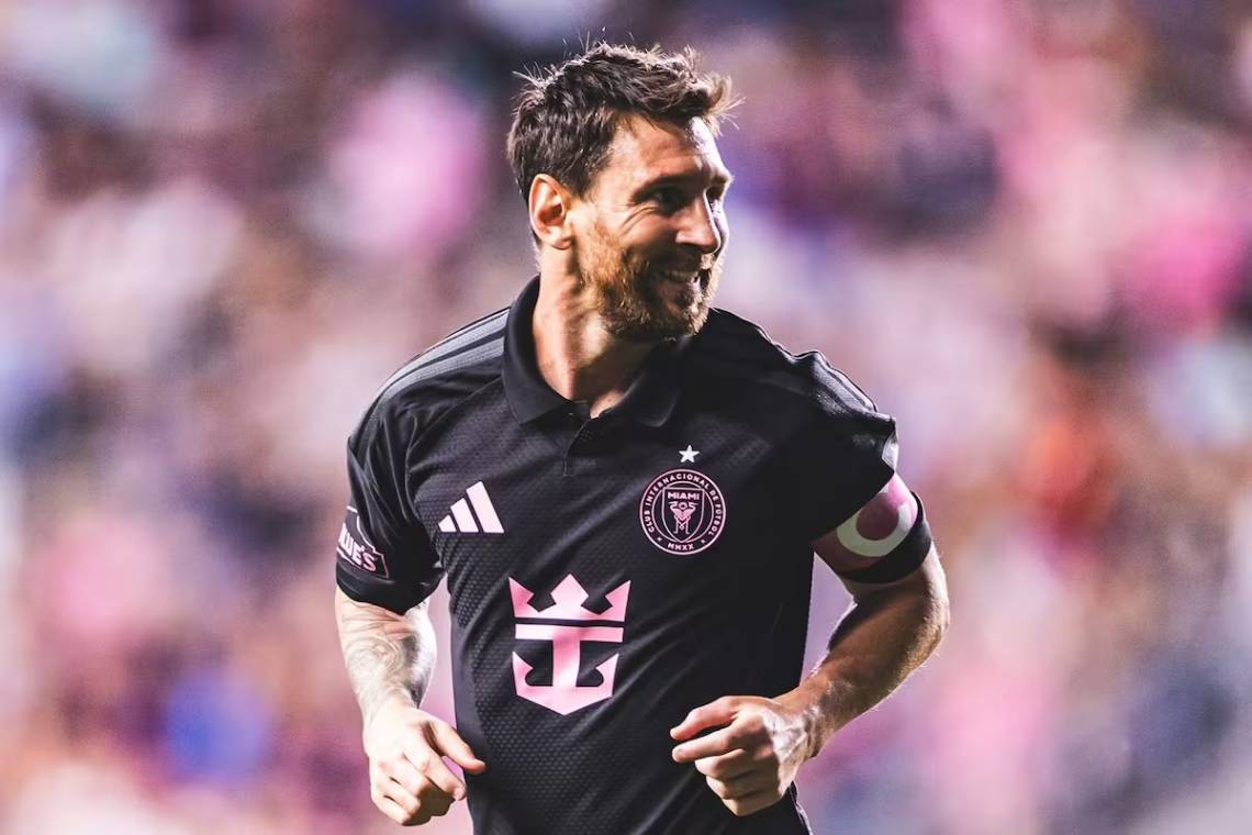 Messi volvió al gol tras la muerte de su padre en una noche emotiva