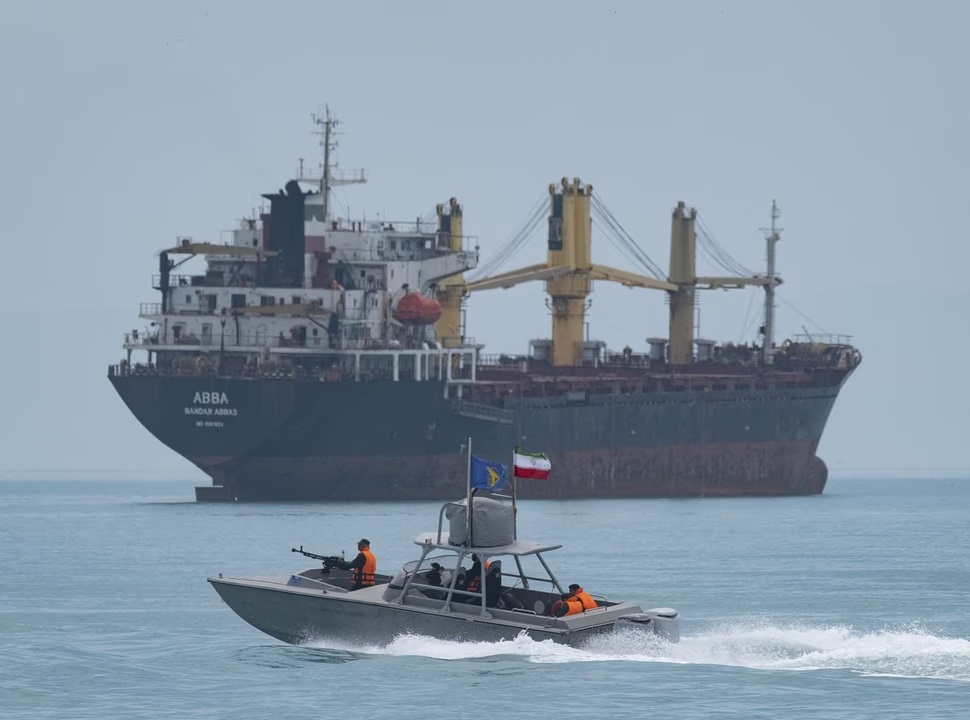 Irán habilitó el paso de una flota de buques petroleros iraquíes por el estrecho de Ormuz.