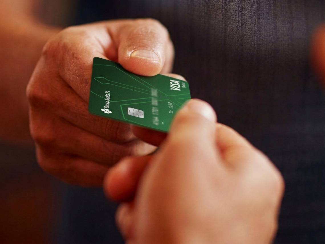 La Defensoría reclamó que el Banco Santa Fe adapte los vencimientos al cronograma de sueldos de empleados estatales.