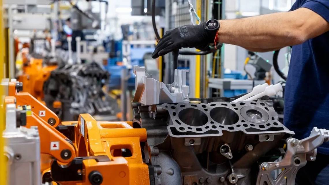 La industria no logra despegar: cayó en julio y acumula una baja del 2% en el año