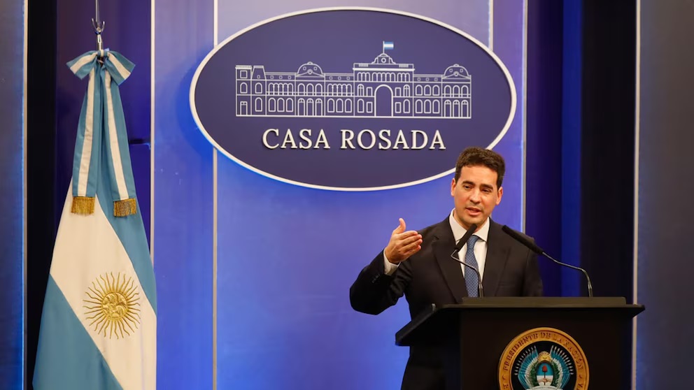 El Gobierno dice que Milei no tiene relación con Cerimedo desde 2023, aunque admite sus visitas a Casa Rosada