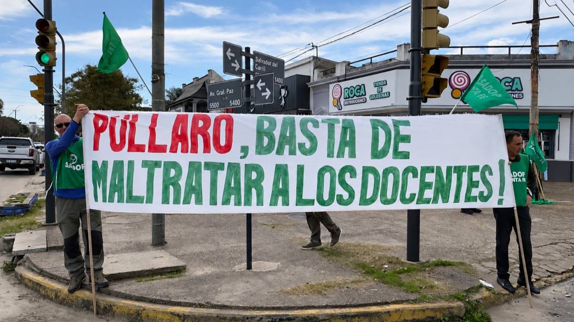 Trabajadores de SADOP realizaron acciones de protesta en el marco del plan de lucha docente. (Crédito: SADOP Santa Fe)