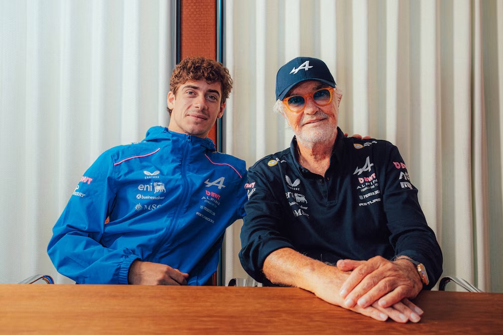 Franco Colapinto y Flavio Briatore confirmaron la renovación del contrato para 2027.