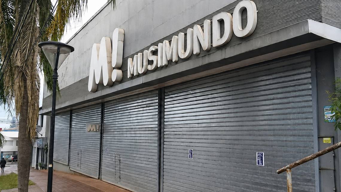 Una histórica cadena de electrodomésticos cerró 20 sucursales y hay decenas de despidos
