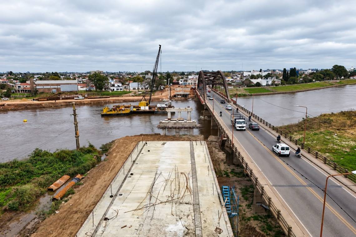 El río Salado, a la altura del Puente Carretero, se mantiene por debajo del nivel de alerta. (Crédito: El Litoral)
