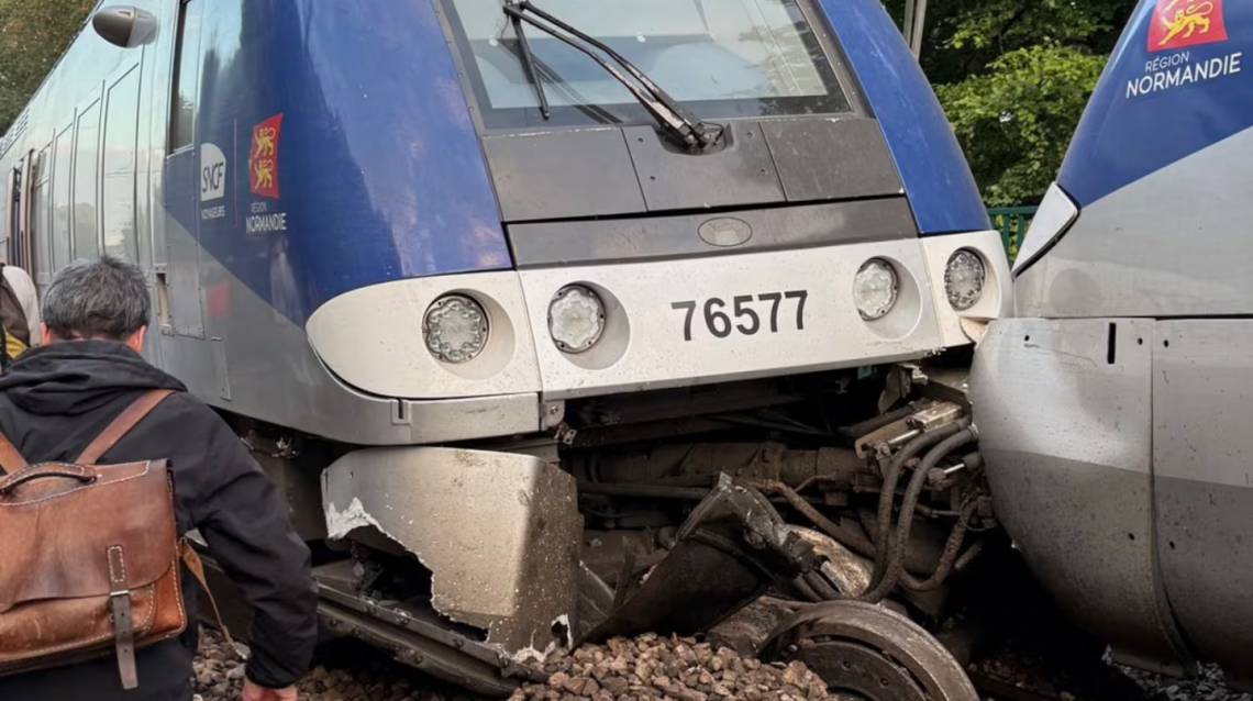 La formación descarriló y en el accidente quedaron heridas unas 44 personas.