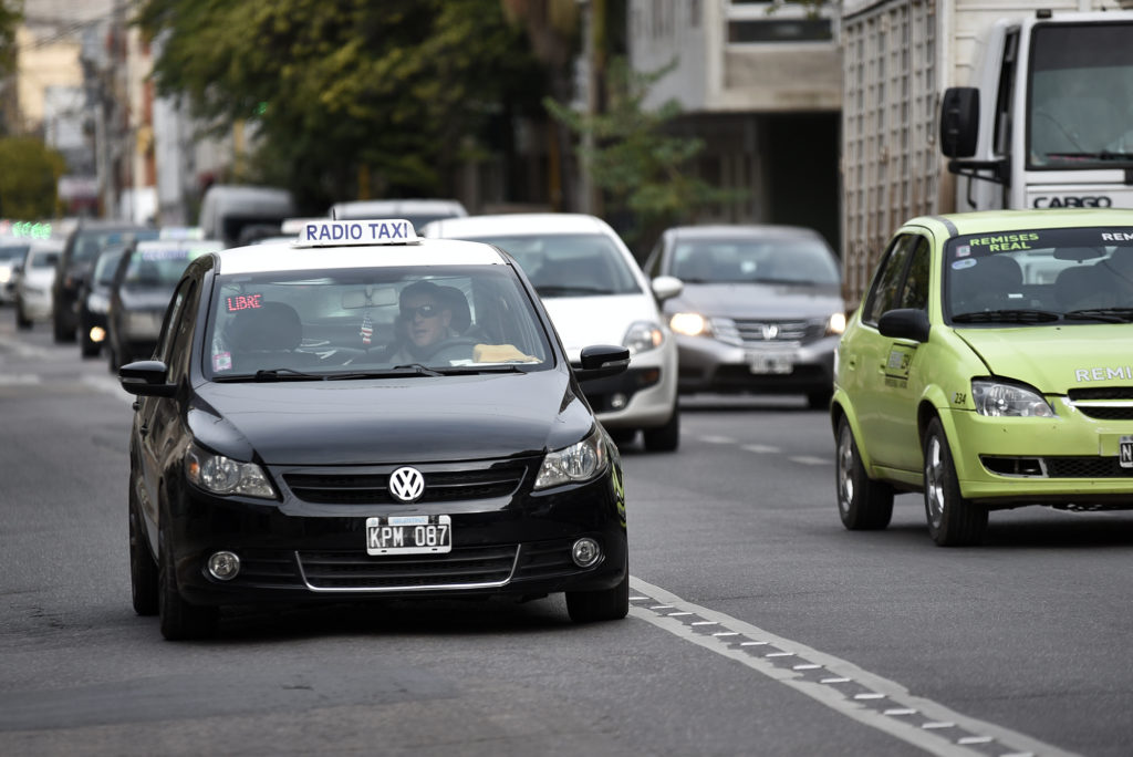 Santa Fe: prorrogan la inscripción para acceder a 380 licencias de taxis y remises