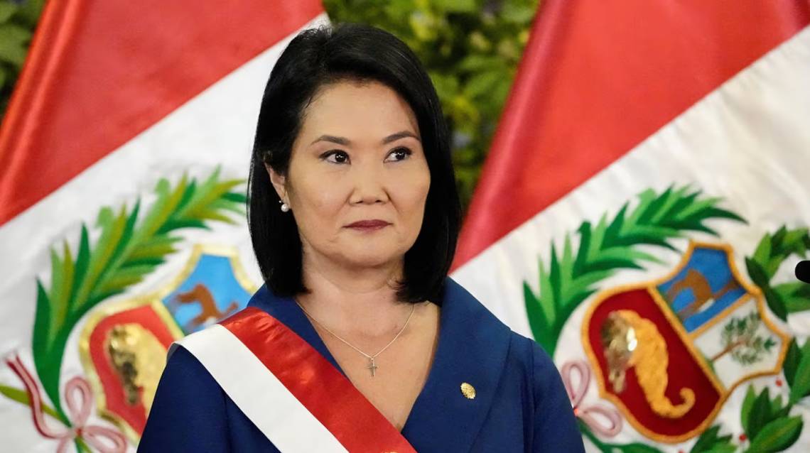 Tras el primer mes de Keiko Fujimori en Perú, cayó su aprobación y creció el rechazo.