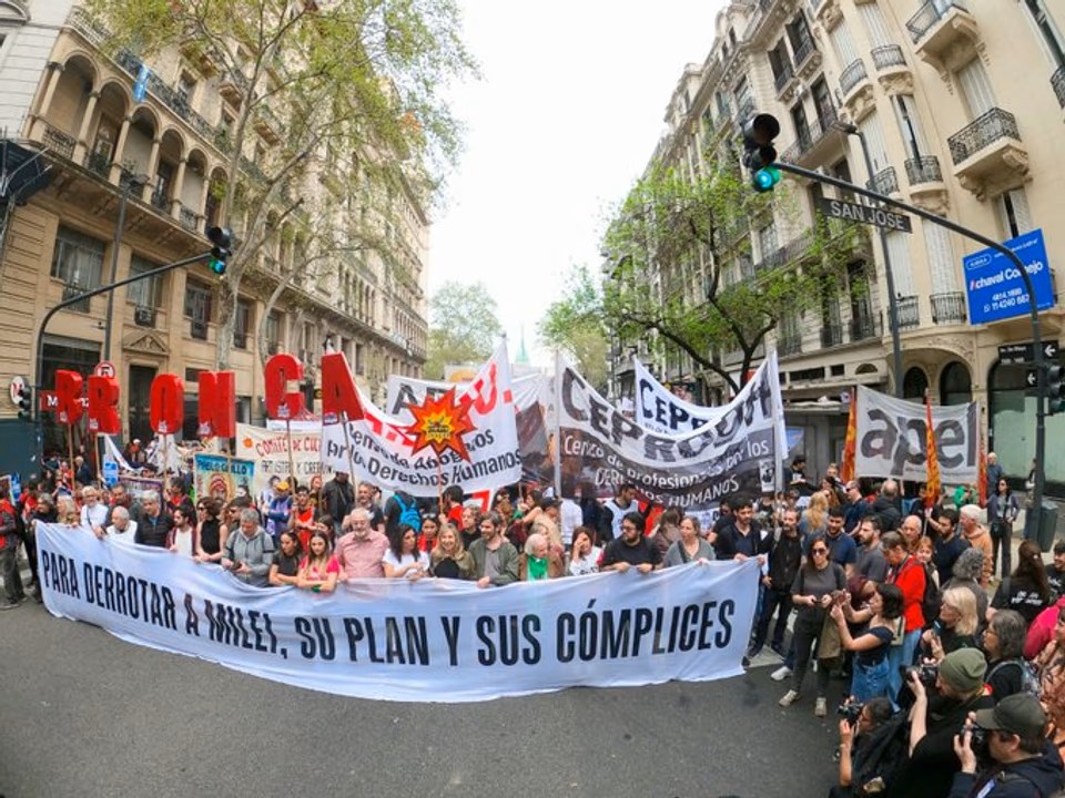 “Marcha de la Bronca”: movilizaron contra el Gobierno y reclamaron un nuevo paro general.