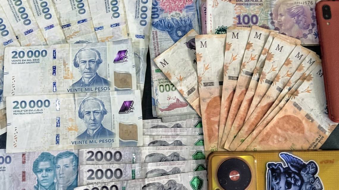 El dinero secuestrado por la policía. 
