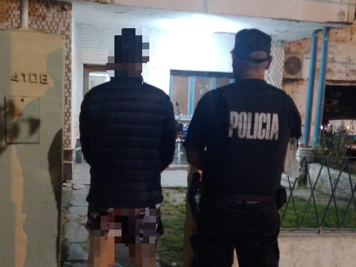 Lo detuvieron por circular en una moto con pedido de secuestro en barrio Costa Azul