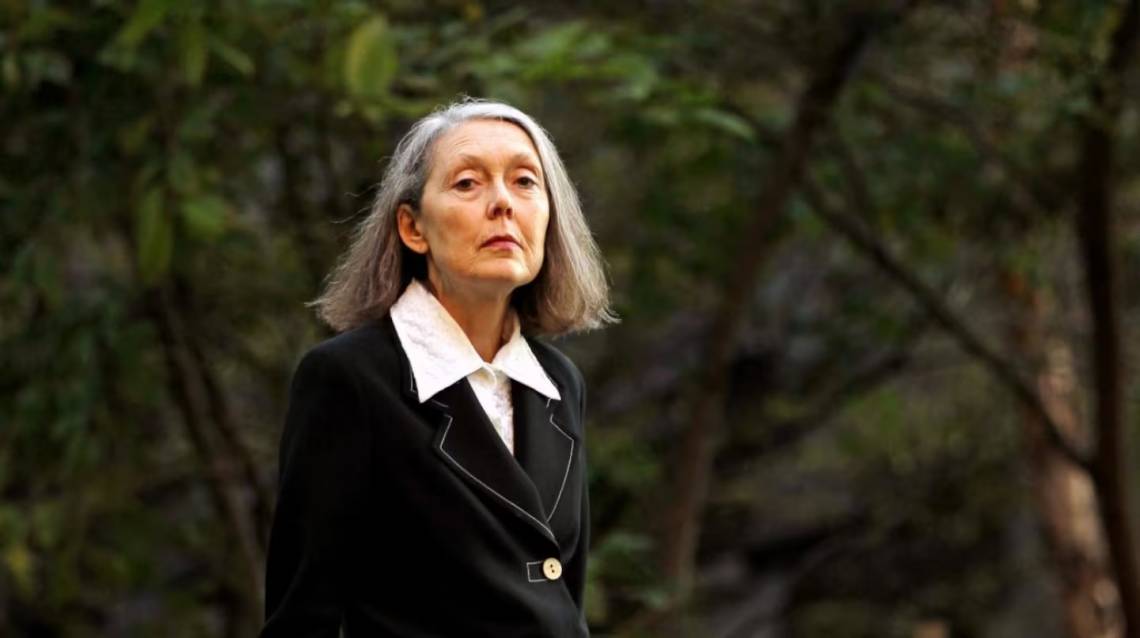 Anne Carson obtuvo el premio nobel de Literatura 2026. (Crédito: Vogue España)