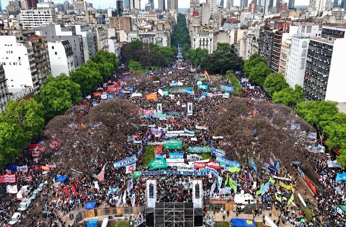 La quinta Marcha Federal Universitaria reunió a una multitud. 