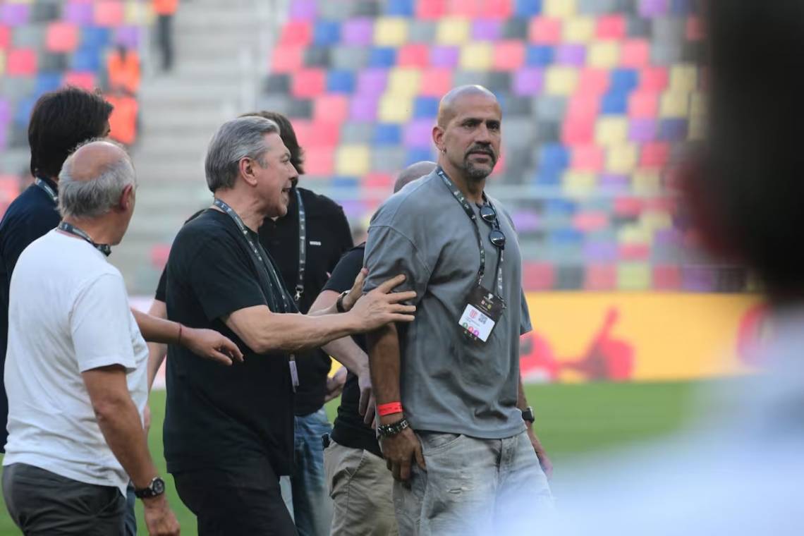 Verón fue sancionado por ingresar al campo de juego a increpar al árbitro tras la Supercopa Internacional.