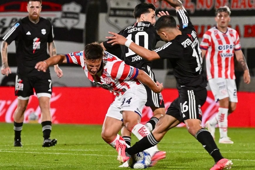 Unión y Riestra repartieron puntos en Buenos Aires. (Crédito: El Litoral)