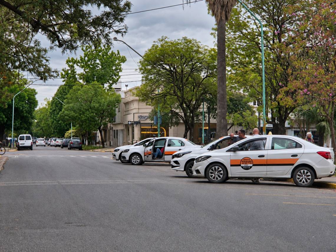 Un remisero sufrió un violento asalto luego de levantar dos pasajeros en la zona de la Plaza Libertad. (Crédito: STD)