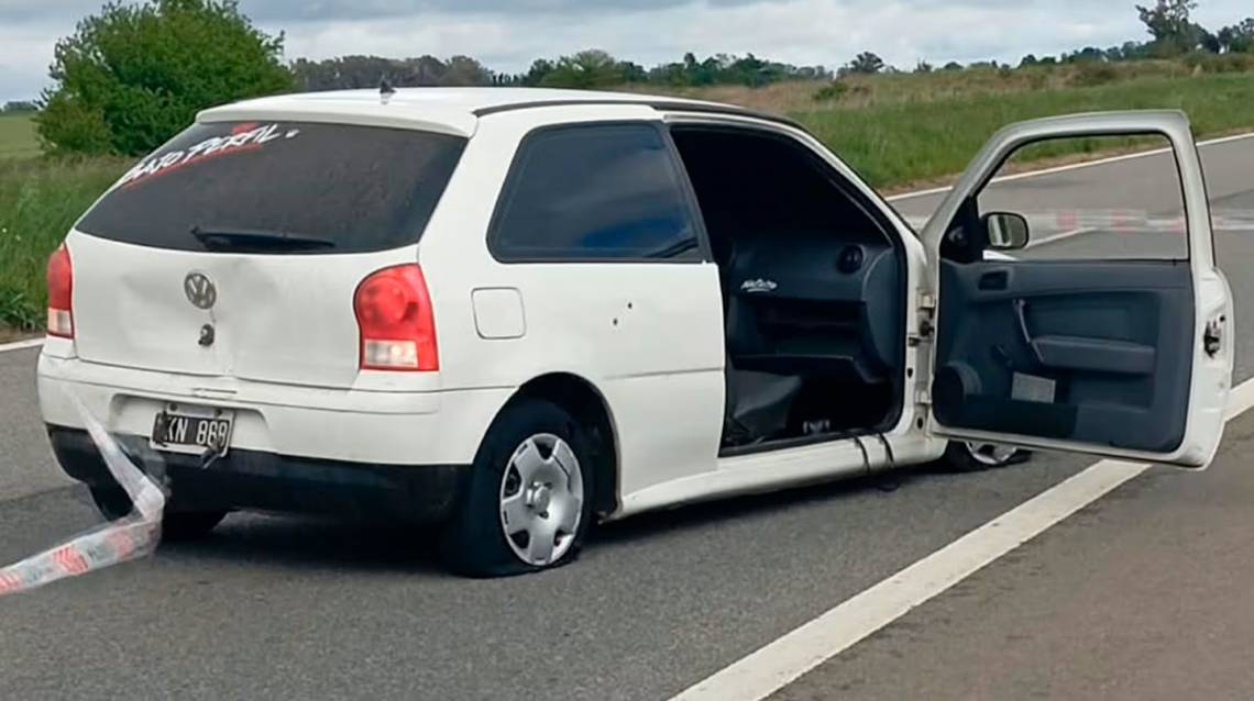 Policías dispararon contra un auto con seis jóvenes en Arrecifes y dejaron dos mujeres heridas.